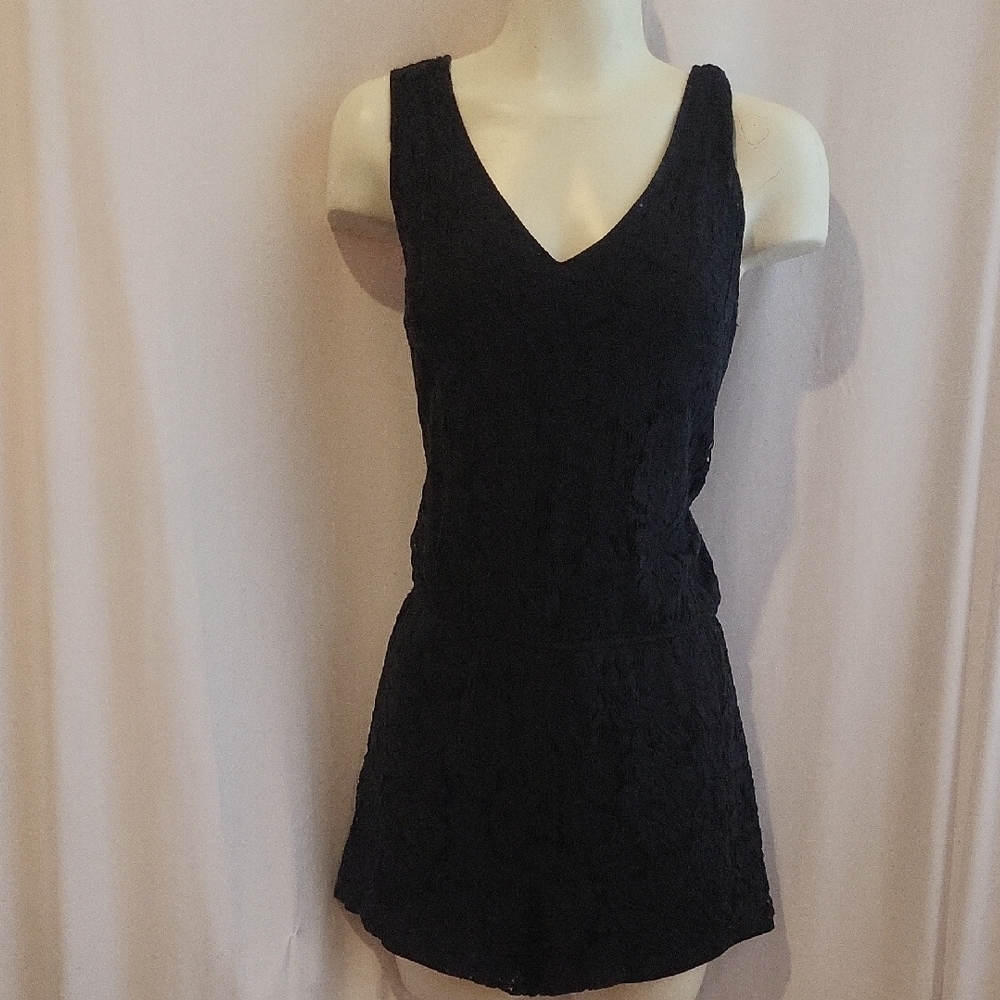 Chic Black Sleeveless Lace Romper